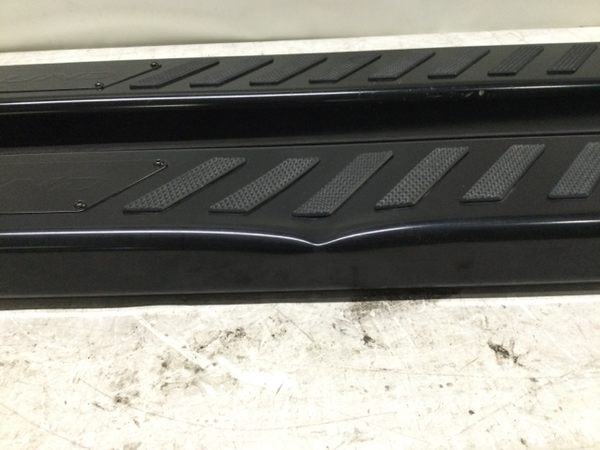 Lund 2019 Chevy Silverado 1500 Crew Cab Summit Ridge 2.0 Running Boards - Black | 28565044 - Scratch & Dent