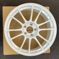 SSR GTX04 18x9.5 5x114.3 22mm Offset White Wheel (XF18950+2205GW0)