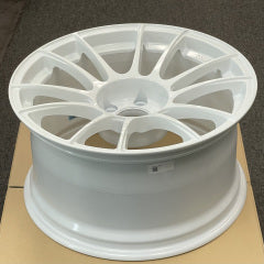 SSR GTX04 18x9.5 5x114.3 Rueda blanca compensada de 22 mm (XF18950+2205GW0)