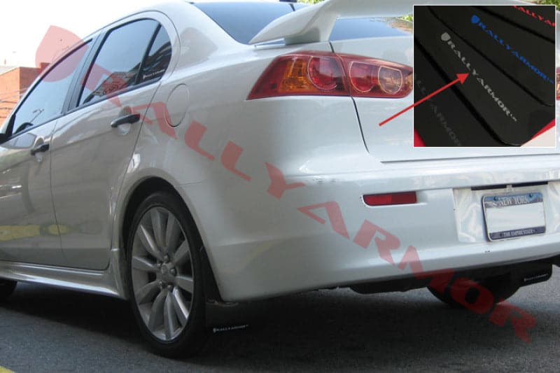 Rally Armor 2007+ Mitsubishi Lancer (no se ajusta a Sportback) UR Black Mud Flap con logotipo plateado