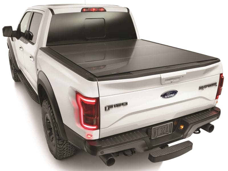 WeatherTech 2020+ Jeep Gladiator con sistema de gestión de rieles de sendero AlloyCover cubierta dura para caja de camión - Negro