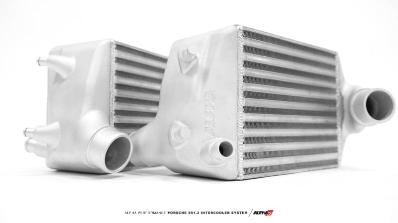 AMS Performance 16-19 Porsche Carrera/Carrera S (991.2) Kit de intercooler Alpha con cubiertas de fibra de carbono (ALP.26.09.0001-1)