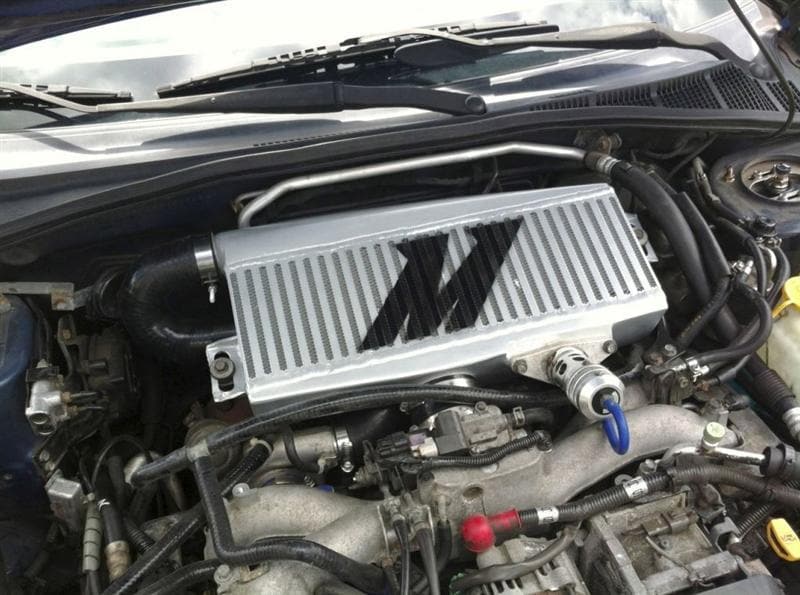 Kit de intercooler de montaje superior Mishimoto Performance GD WRX/STI